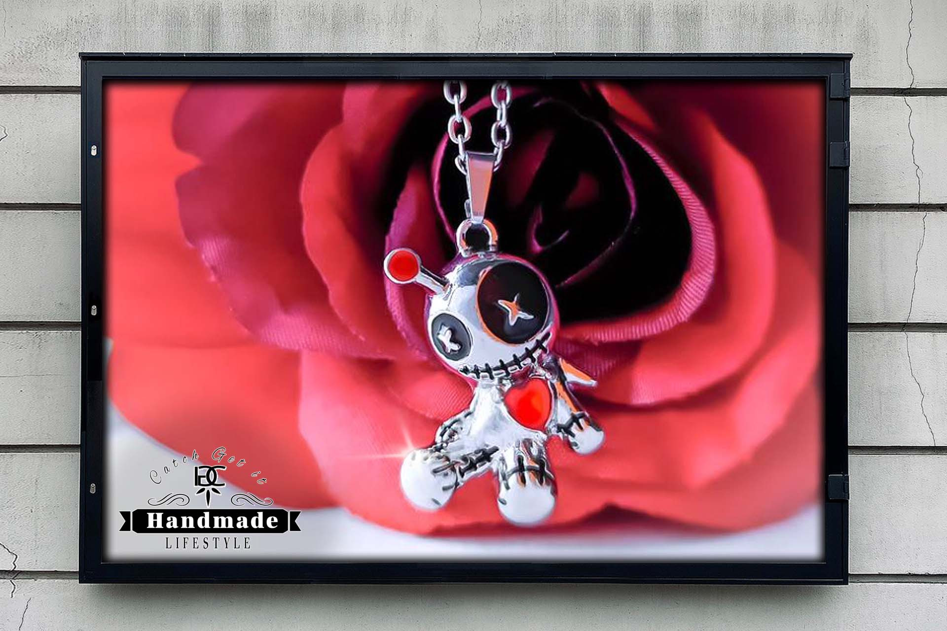 Halskette Voodoo Taikuutta Cartoon Puppe mit Zirkonia