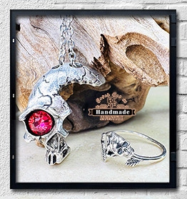 Necklace Dark Loistava Mennyt