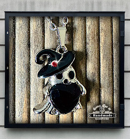 Halskette Noidan Naamu Geist als Hexe